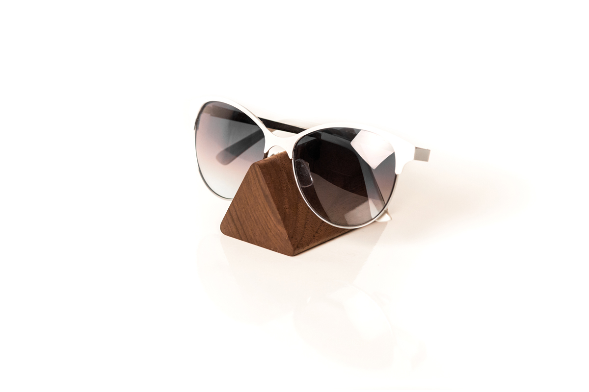lumenqi-holz-design-brillenhalter-brilleneck-geschenk-01